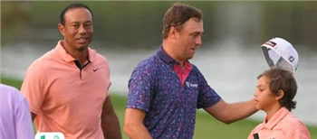 Tiger und Charlie Woods gepaart mit Justin und Mike Thomas bei der PNC-Meiste...